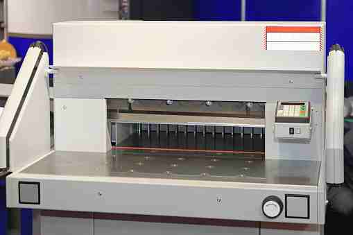 Paper cutting machine, programmable, computarized, automatic, guillotine machine.